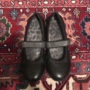 Vionic Black, Sparkly Flats Size 8